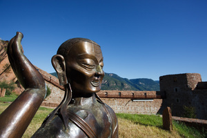 Statua