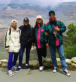 I "4 dell'Ave Maria" con alle spalle il Grand Canyon